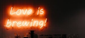 Foto Neon nudi ovakav tip reklama.